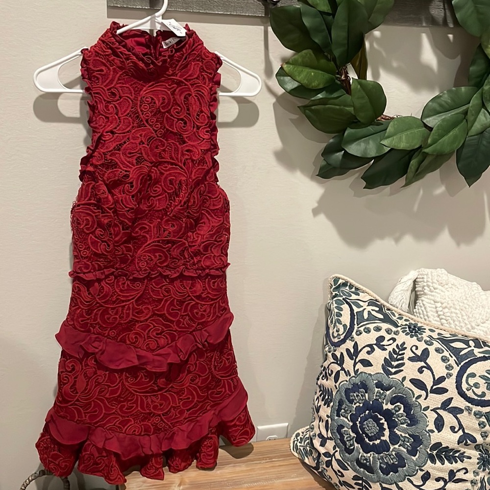 SAINTS & SECRETS Burgundy floral formal dress